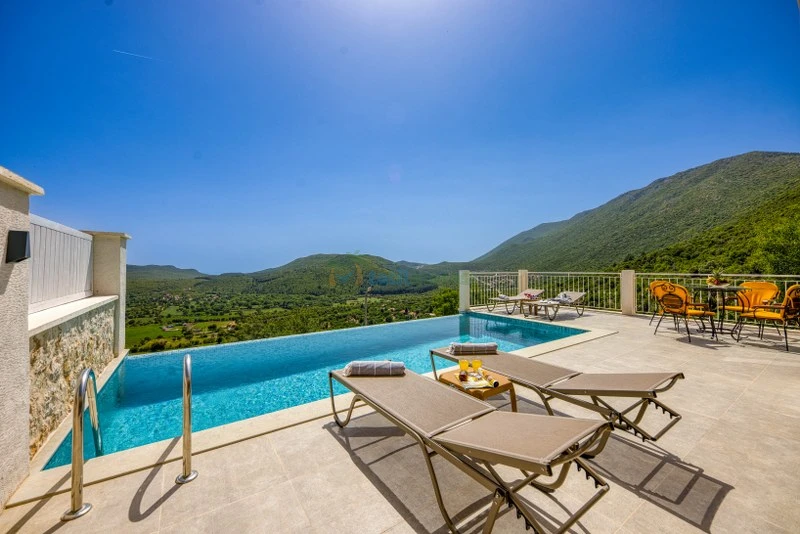 Villa Poeta Mera-282